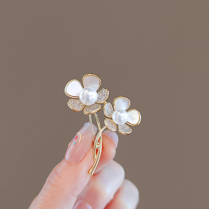 BroochNest