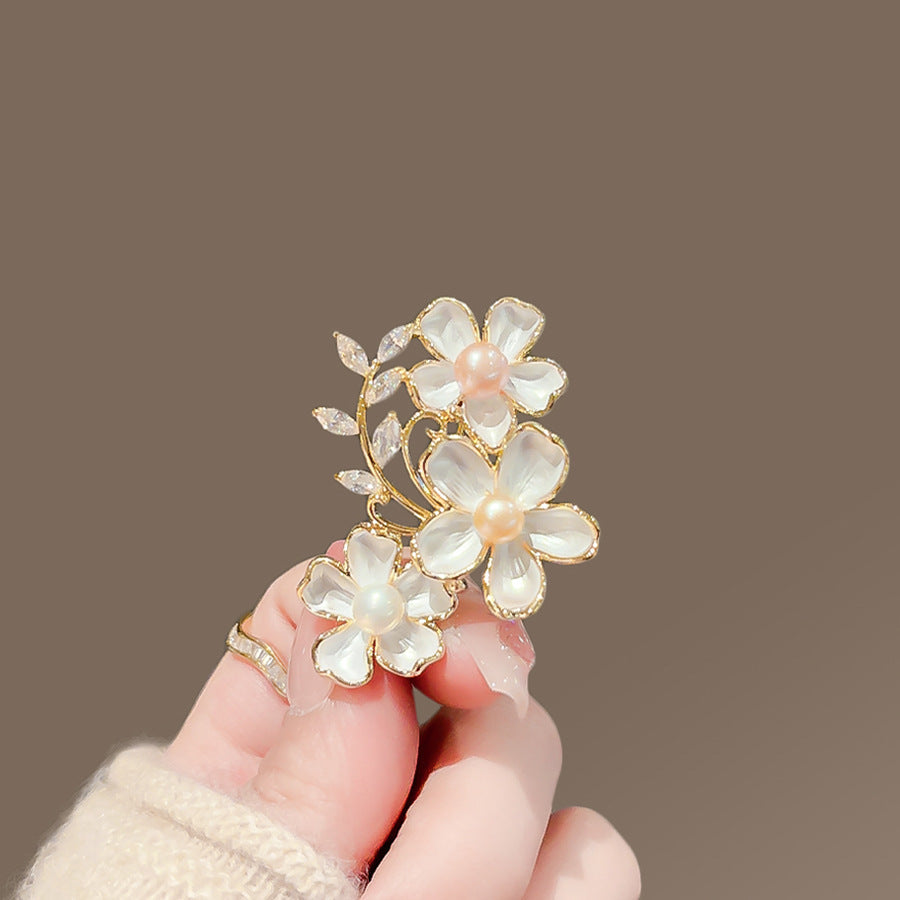BroochNest