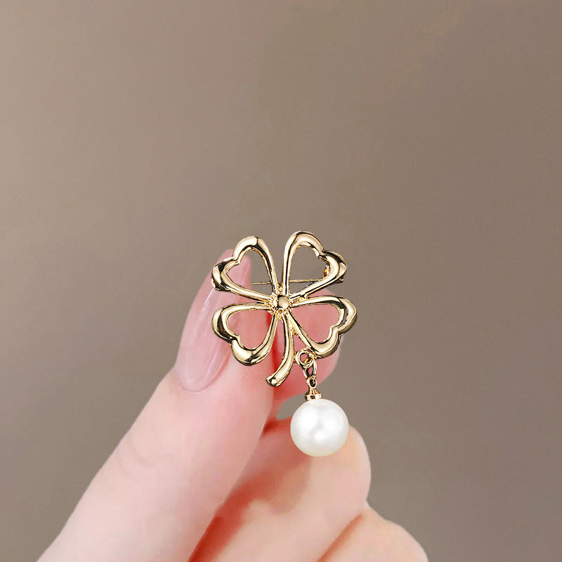 BroochNest