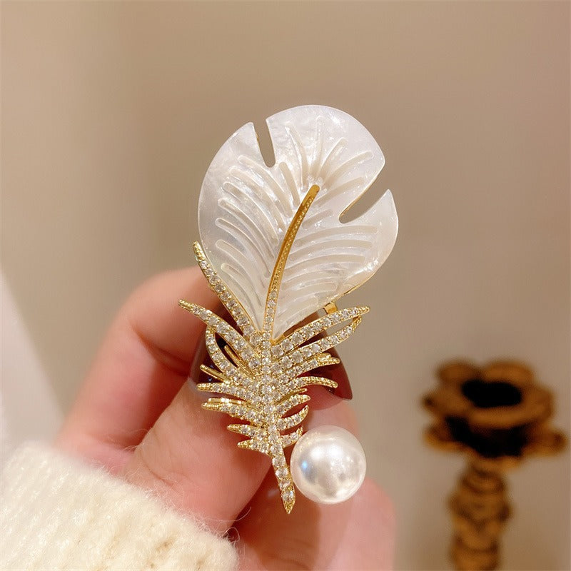 BroochNest