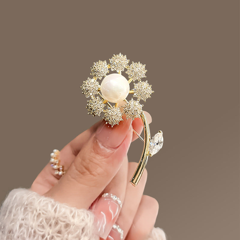 BroochNest